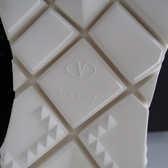 Valentino Garavani Heroes Reflex Black Sneakers - Picture 13 of 13